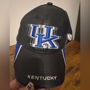 University of KY Wildcats Leather Emroidered Hat, Adjustable EUC. Looks NWOT.